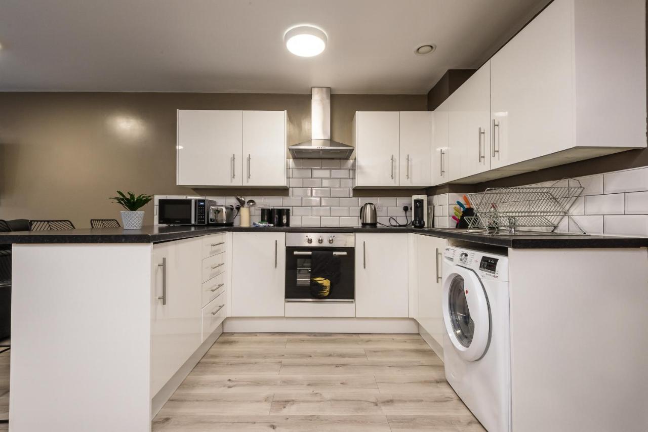 Host Apartments - Spacious 3 Bed Apartment With 3 Ensuites Liverpool Bagian luar foto